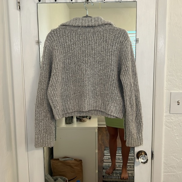 Gray Pullover - Picture 4 of 6
